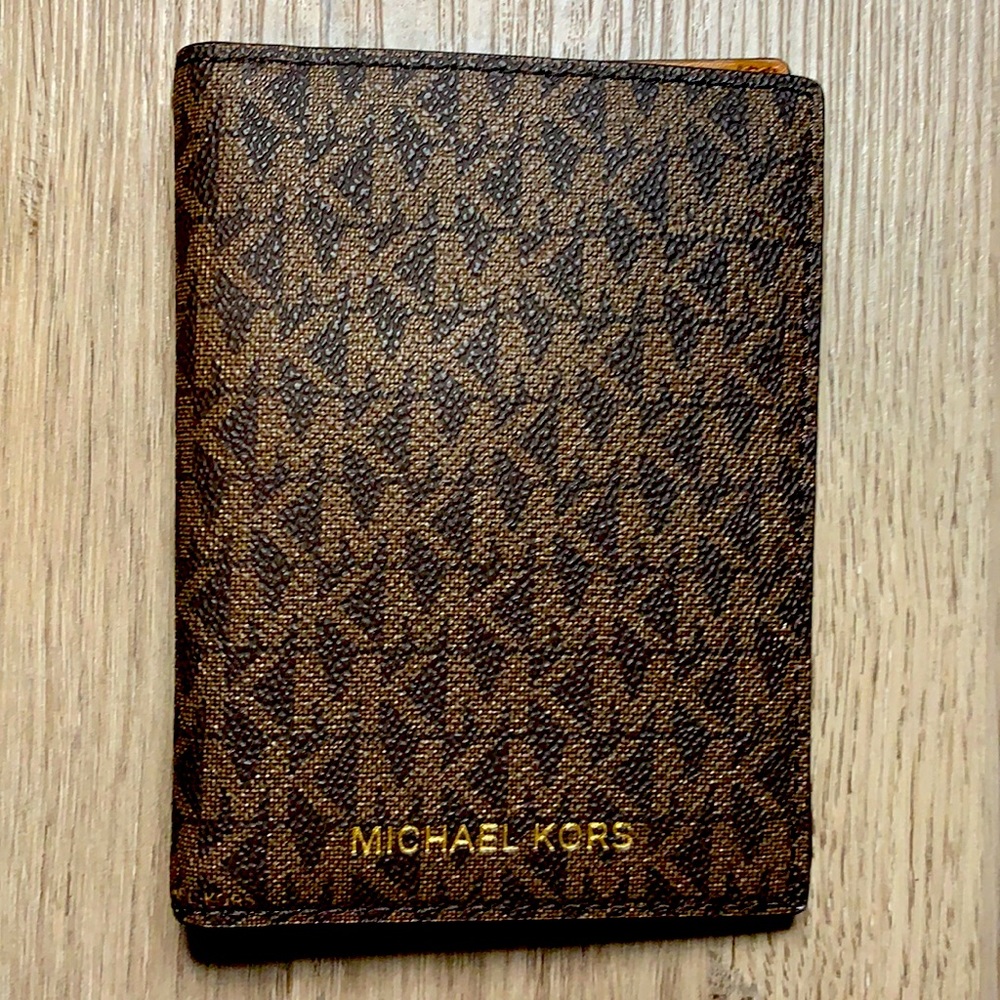 Michael Kors Signature Wallet 🎀